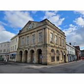 UNDER OFFER 1 Wine Street, Devizes, Wiltshire, SN10 1AP