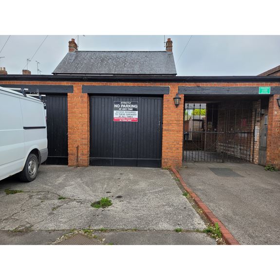 16 & 16a Sidmouth Street, Devizes, Wiltshire, SN10 1LD