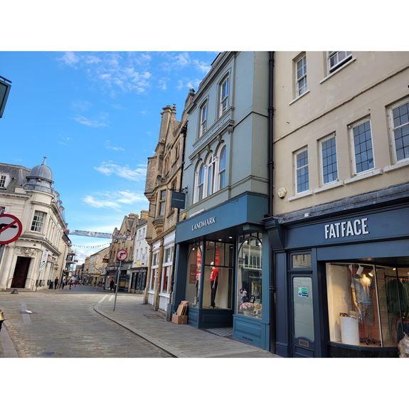 1 West Market Place, Cirencester, GL7 2NH