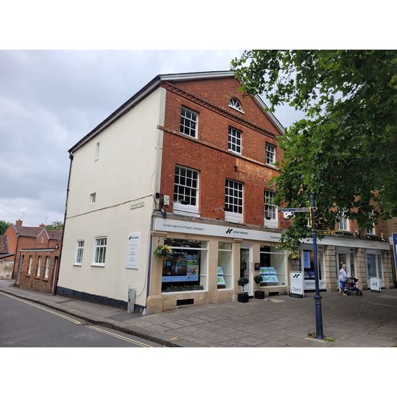 4 & 5 Market Place, Devizes, SN10 1HT