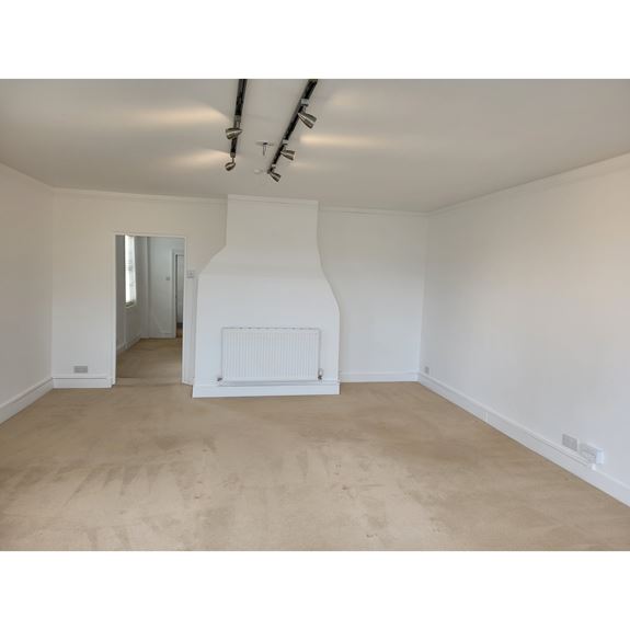 4 Faulknor Square, Hungerford, Berkshire, RG17 0EP