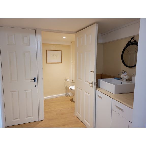 7E High Street, Pewsey, Wiltshire, SN9 5AF