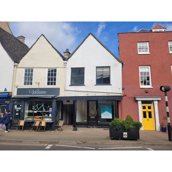 UNDER OFFER 21 Market Place, Tetbury, GL8 8DD