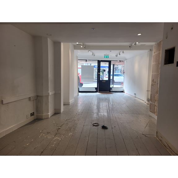 UNDER OFFER 21 Market Place, Tetbury, GL8 8DD