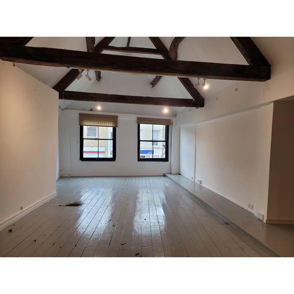 UNDER OFFER 21 Market Place, Tetbury, GL8 8DD