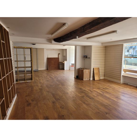 103 High Street, Witney, Oxfordshire, OX28 6HZ 
