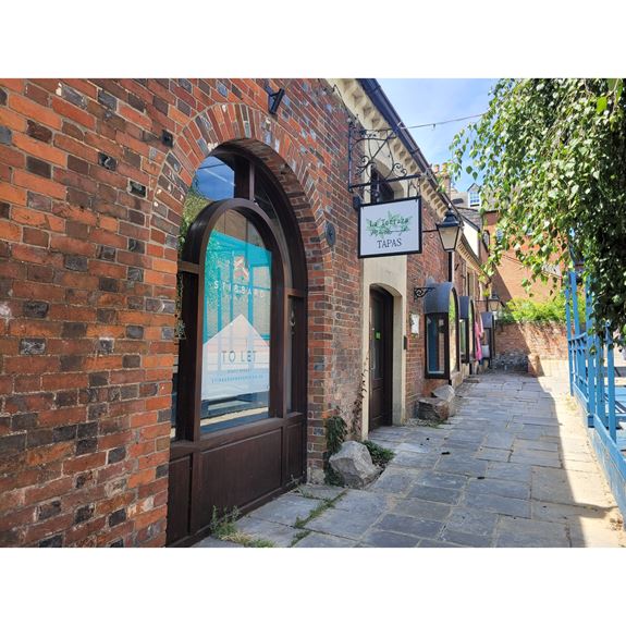 Unit D Hillier’s Yard, Marlborough, Wiltshire, SN8 1BE