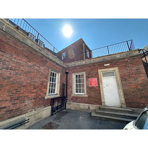 1 Market Place, Devizes, Wiltshire, SN10 1HR